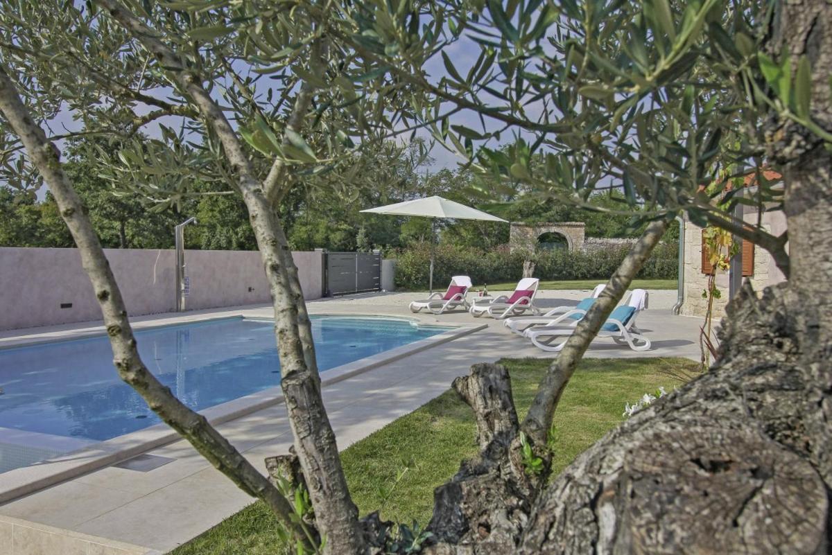 Villa Marija In Pekici Svetvincenat Exterior photo